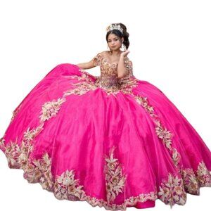 Vestido fushia con aplicacione 3 d doradas flecos canutillos manga